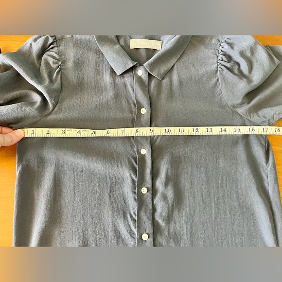 Everlane The Clean Silk Puff-Sleeve Shirt. Size 00. Washed Navy. - Picture 7 of 9